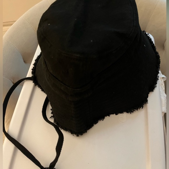 Urban Outfitters Mya Frayed Edge Bucket Hat NWOT - Picture 6 of 10